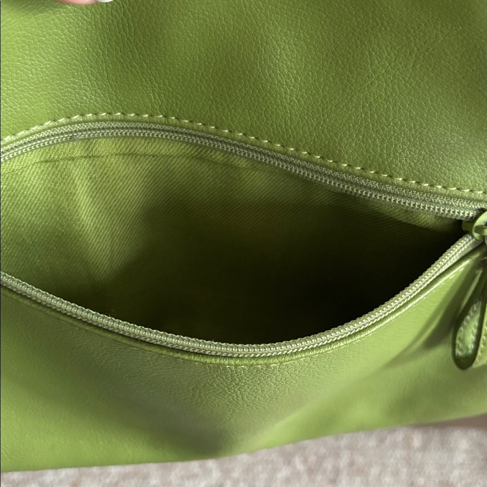 Dockers Vibrant Green Leather Shoulder Bag - Picture 8 of 15